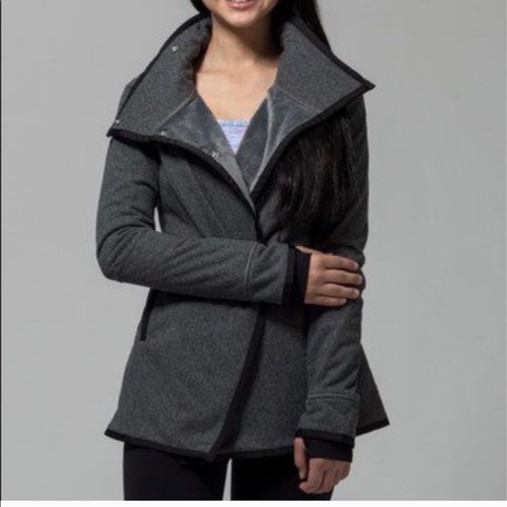 LULULEMON IVIVVA Business Gray Wrap JACKET 12